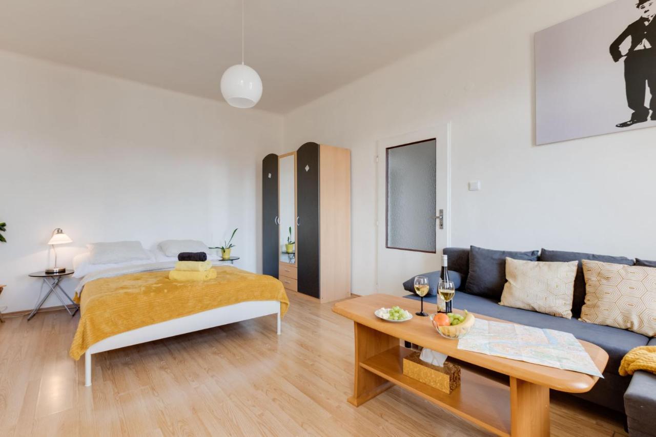 Sunshine Apartment Near The City Center Praag Buitenkant foto