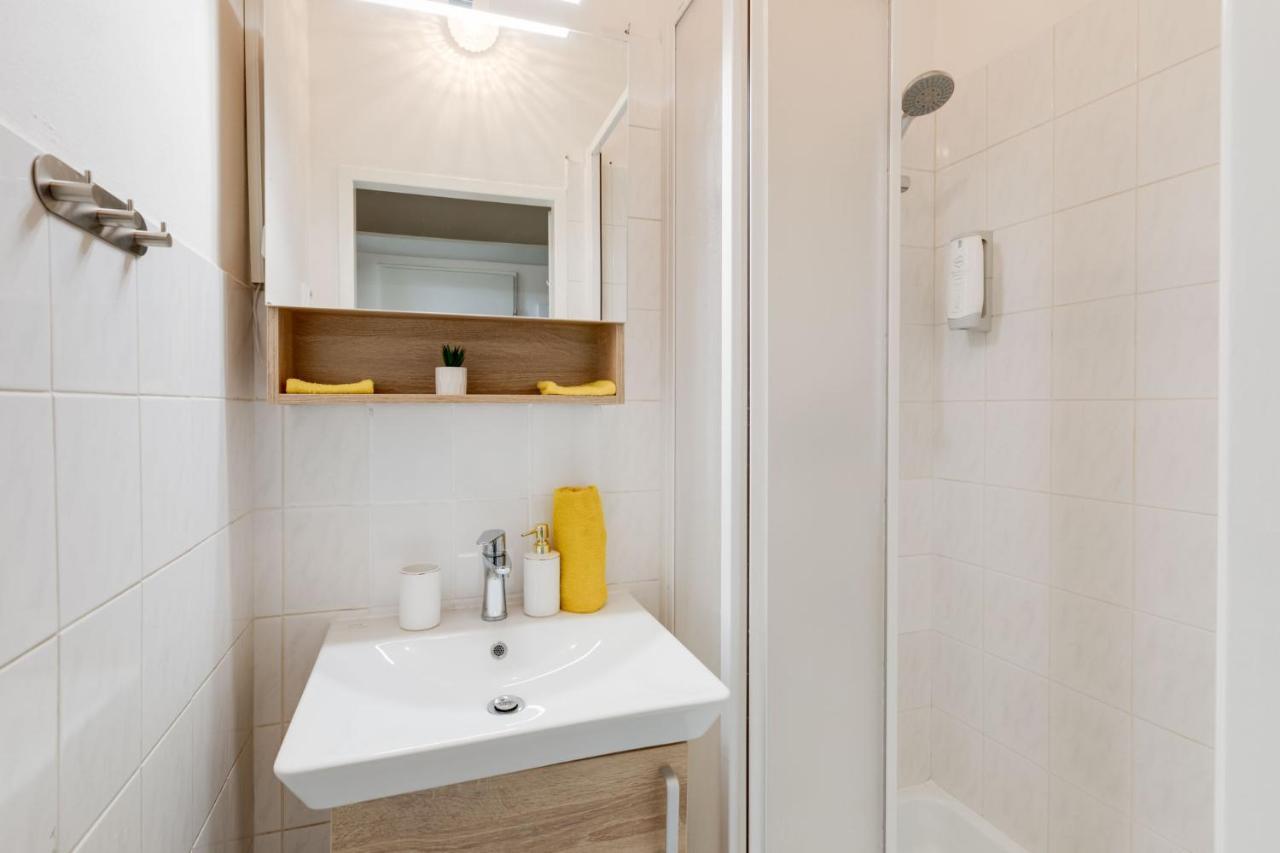 Sunshine Apartment Near The City Center Praag Buitenkant foto