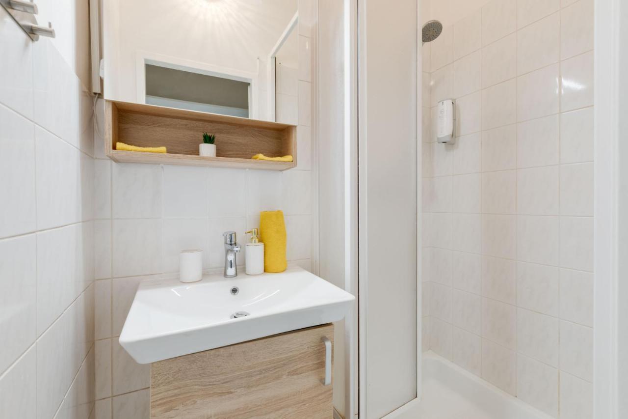 Sunshine Apartment Near The City Center Praag Buitenkant foto
